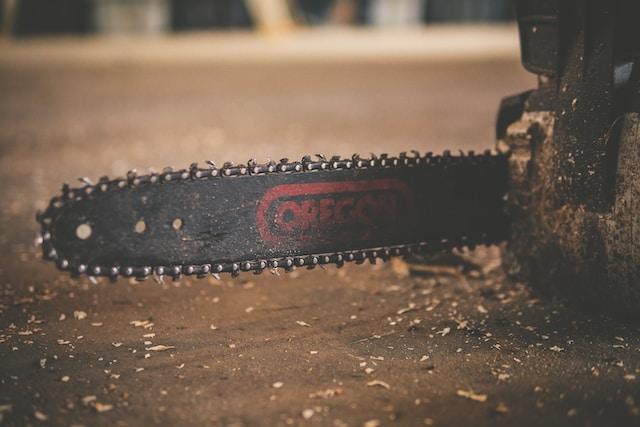 How to Use a Pocket Chainsaw for Emergency Situations?