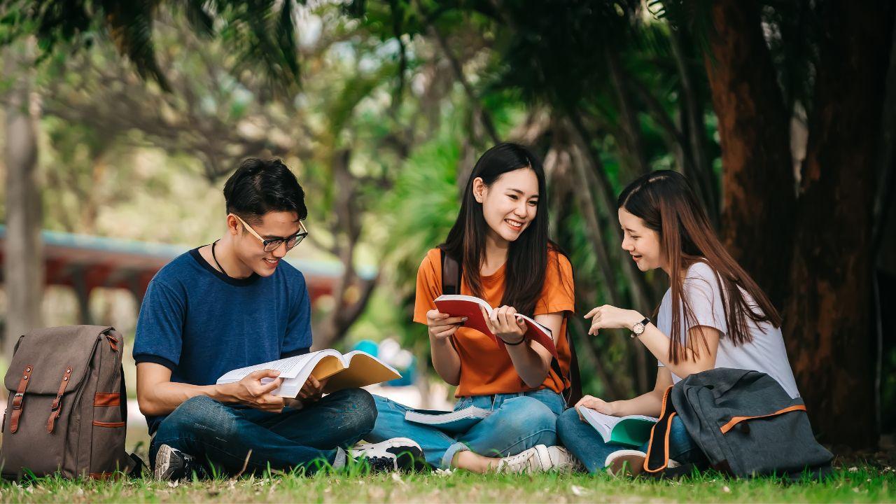 How can a Chartered Accountant assist in personal finance management?