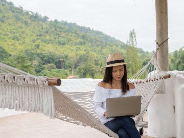 How Digital Nomads Manage Life Out Of a Suitcase and Laptop Bag